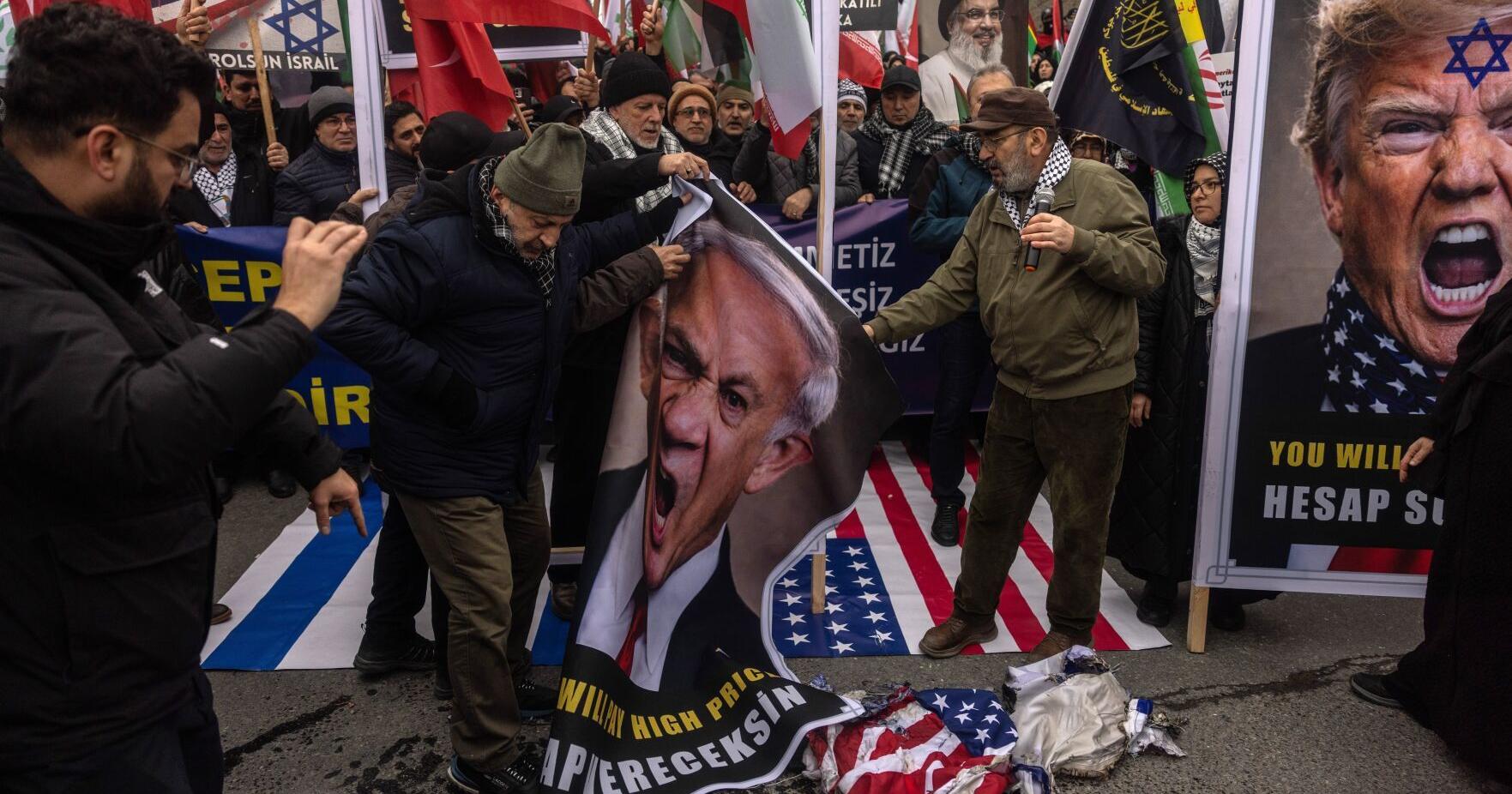 Is Iran pretending to have nukes ? 