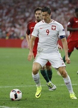 Lewandowski ends goal drought in fifth World Cup match to aid Poland's push  for round of 16