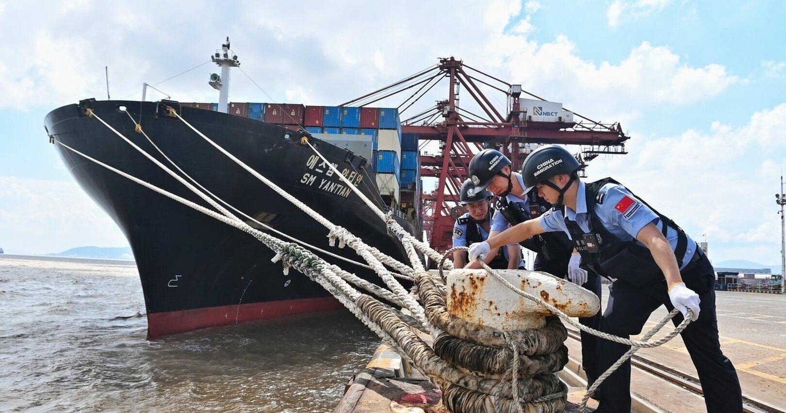 Shanghai cancels 1 , 300 flights as China prepares for Typhoon Dolphin