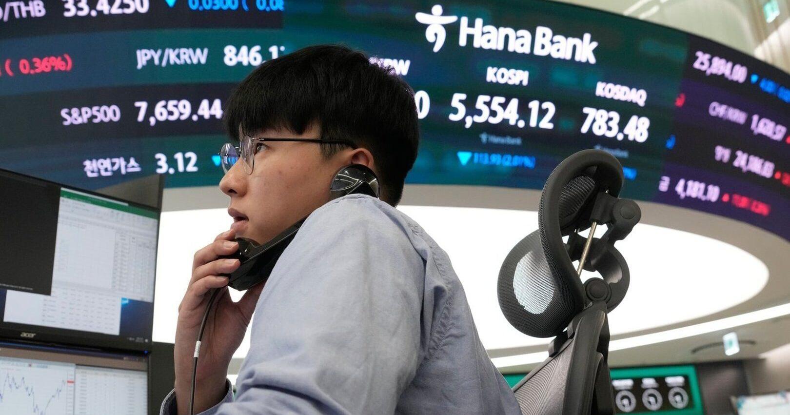 Asian shares are mixed with tech stocks volatile , and oil falls on Trump Russian sanctions waiver