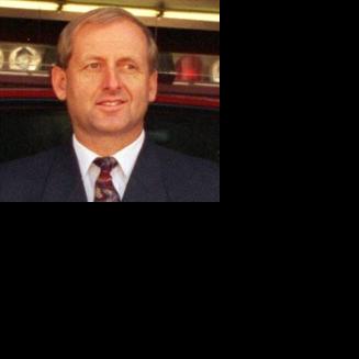 Former Waterloo fire chief Hussey dies at 67