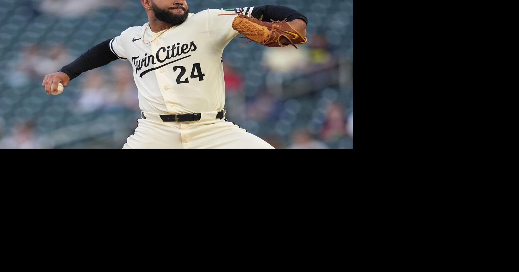 Blue Jays bring back Simeon Woods Richardson from Twins