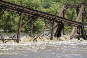 Midwest flooding devastation comes into focus as flood warnings are extended in other areas