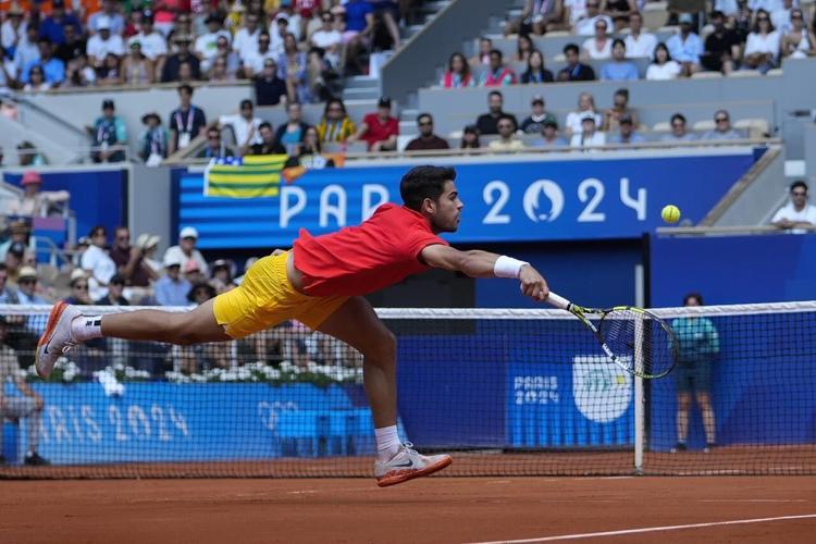 Novak Djokovic and Carlos Alcaraz will play for the men's singles gold