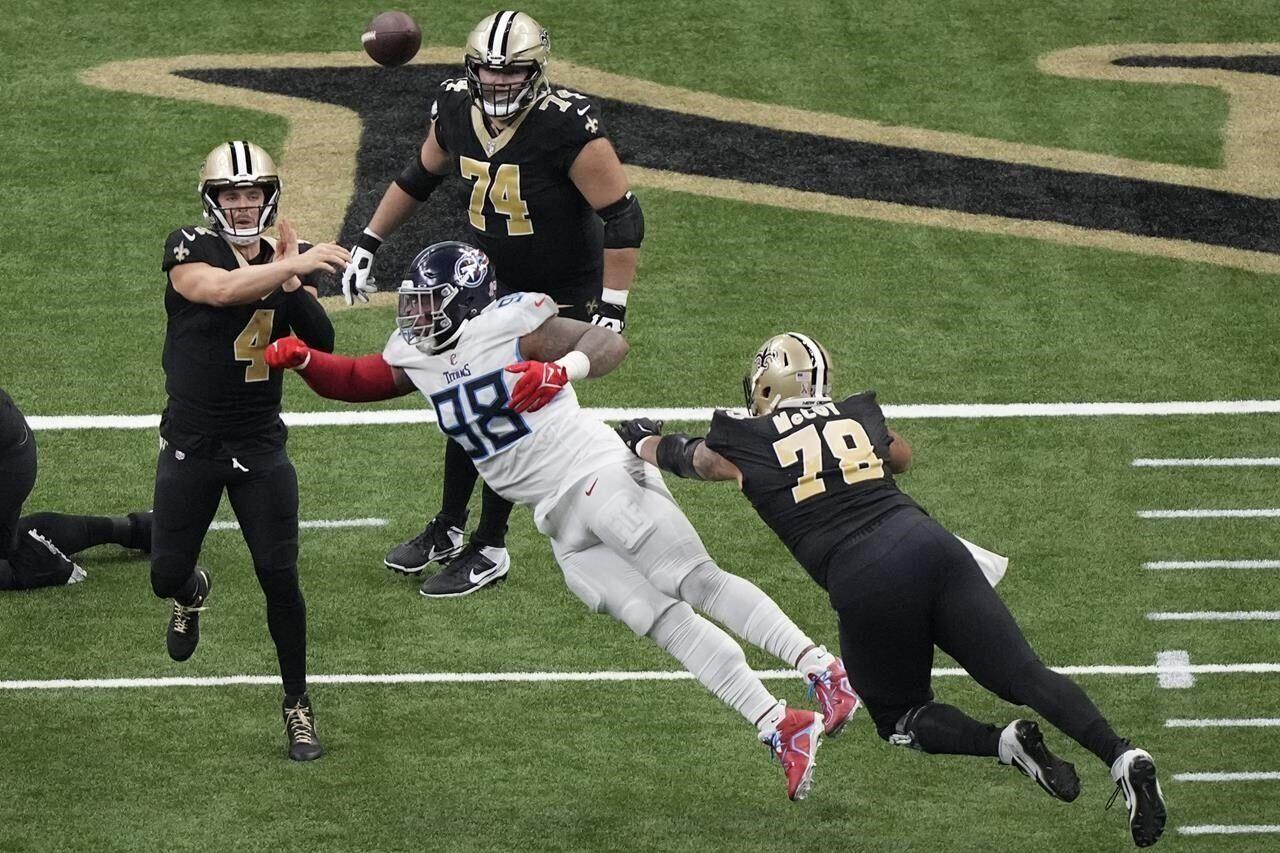 Derek Carr throws a TD pass in his Saints debut, a 26-24 preseason