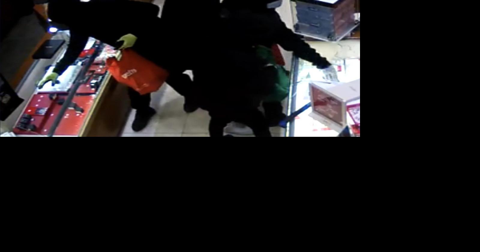 5 suspects sought after jewelry store heist at Guelph mall