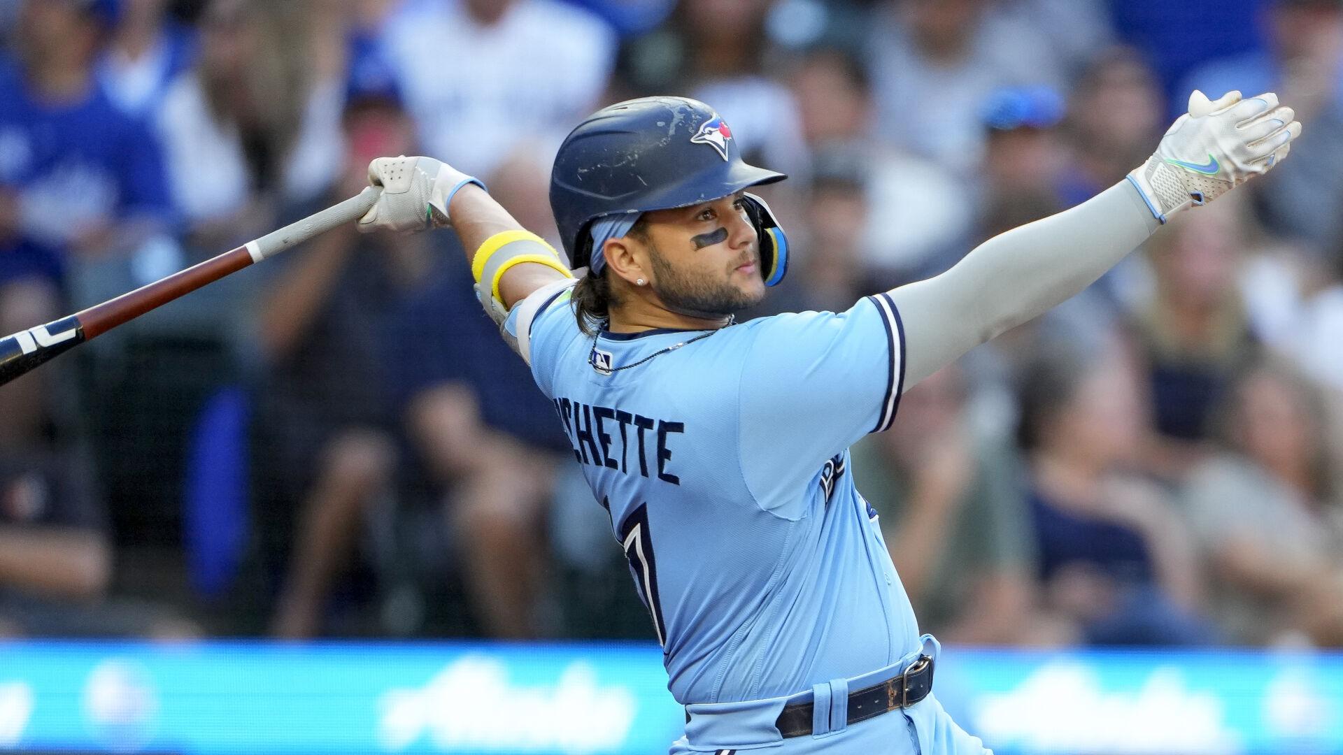 Blue Jays shortstop Bo Bichette just day-to-day after hurting right knee 