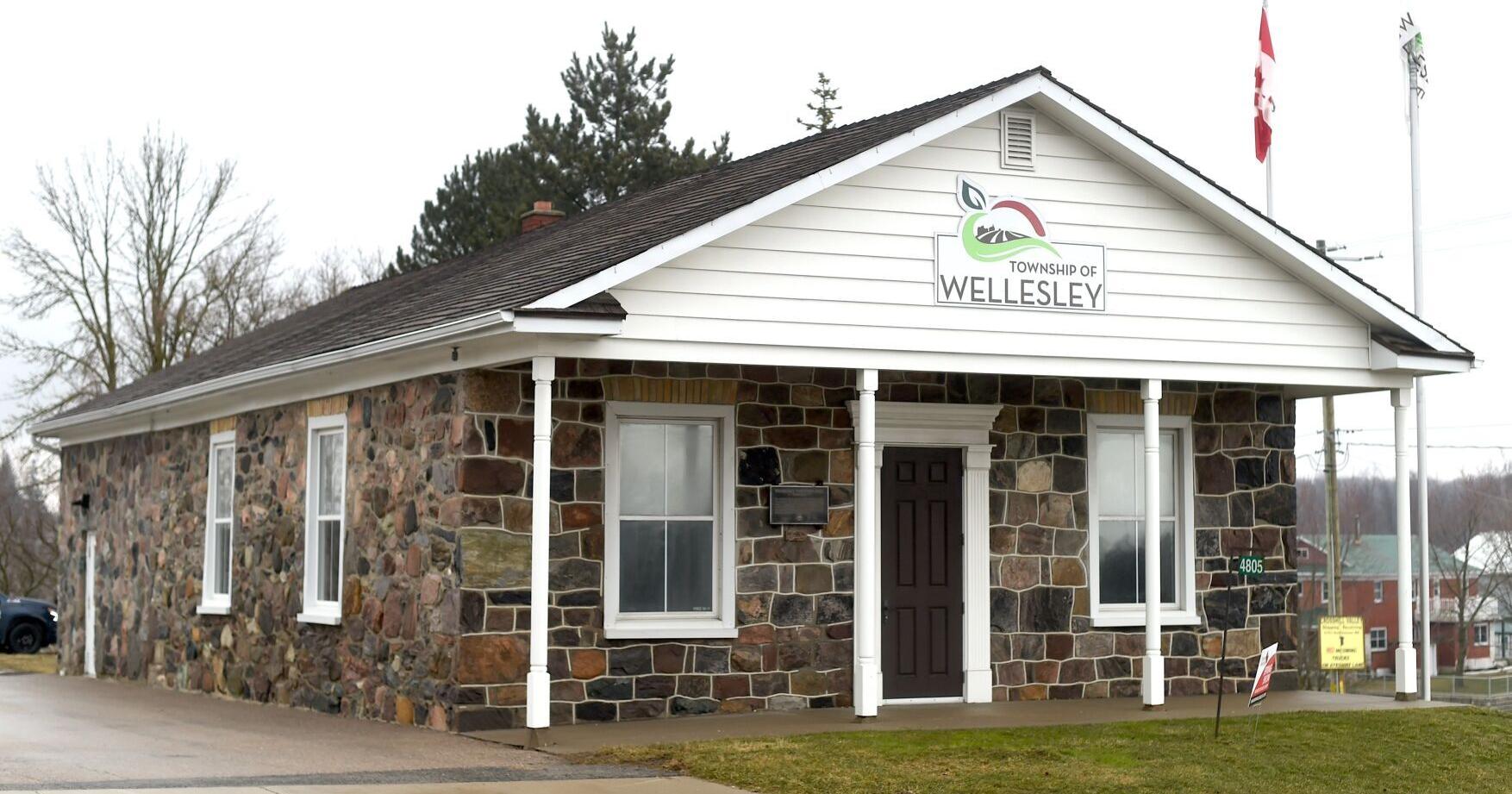 Petition against sidewalks presented to Wellesley council