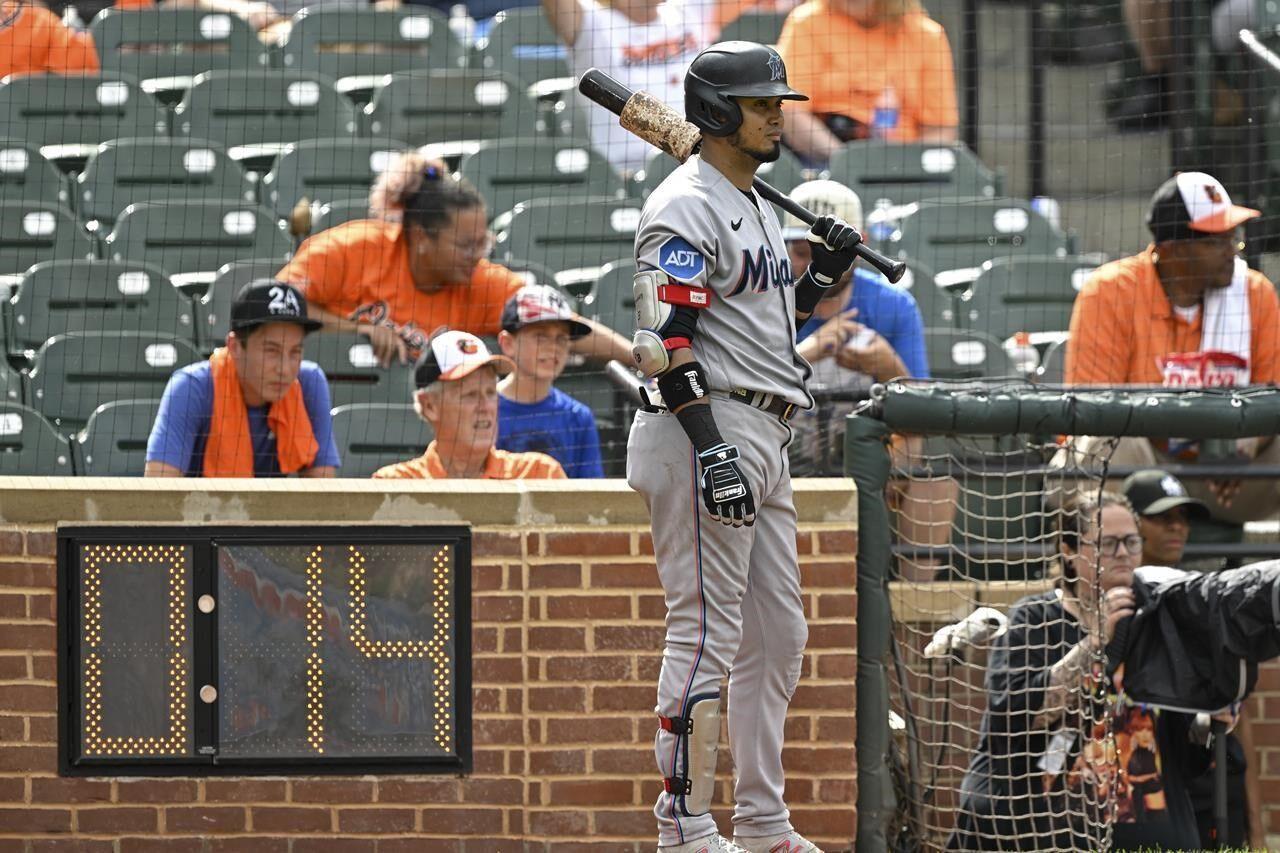 Alec Bohm commits 2-out error, Brewers rally in 8th to beat