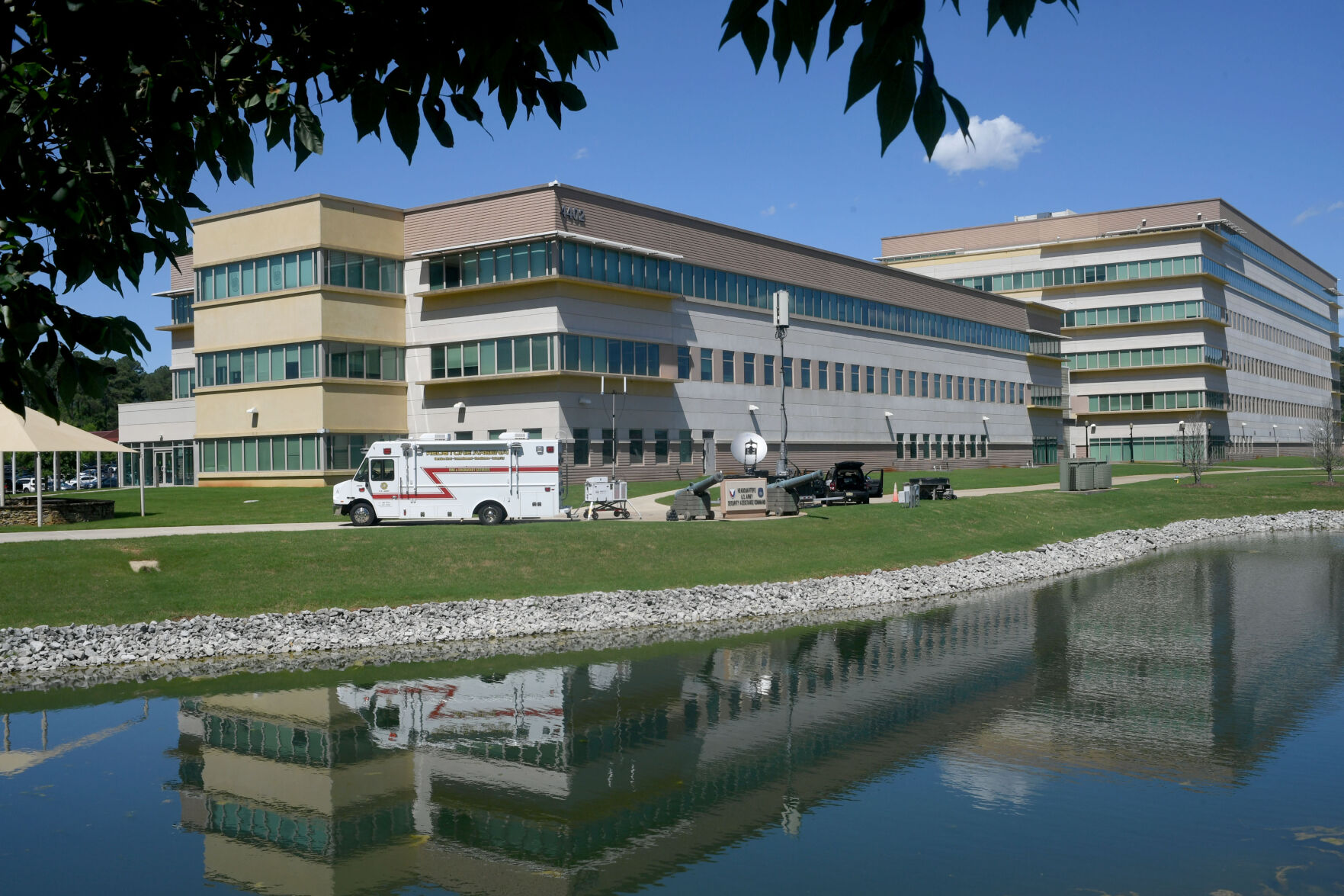 Redstone Al theredstonerocket.com | Published in the interest of personnel at ...
