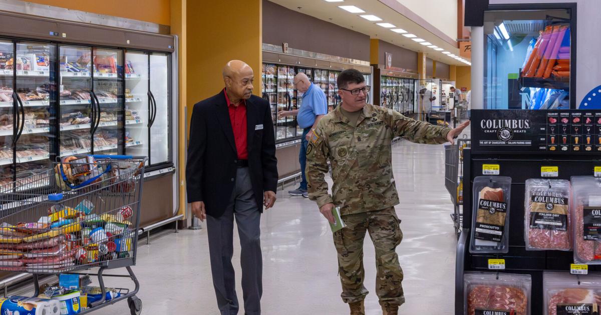 Commissary gets visit from DeCA senior enlisted adviser