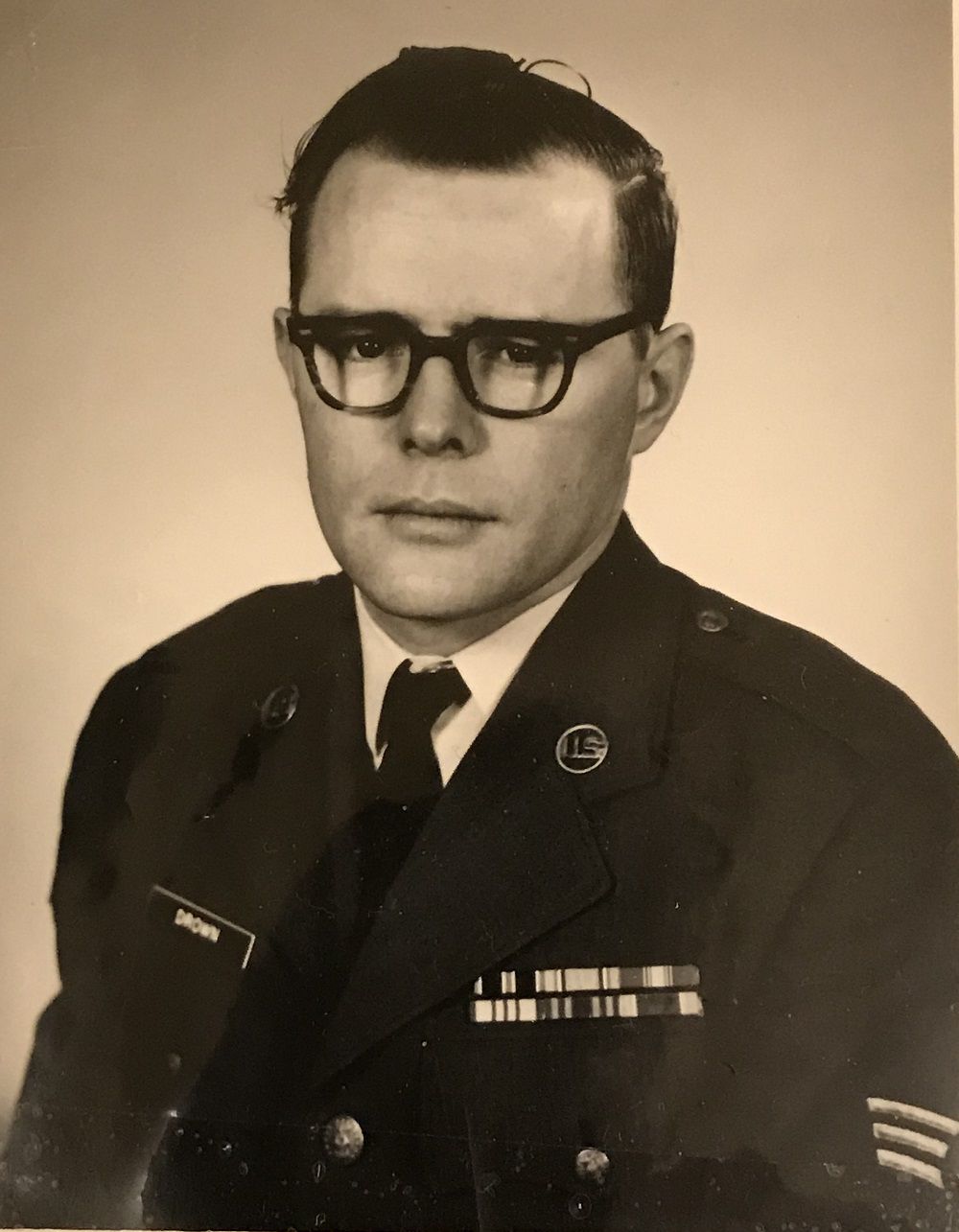 Vietnam vet Chuck Drown 2 airman.jpg