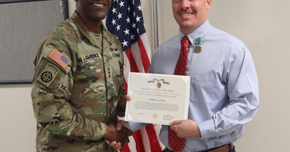 Police officer honored for saving retired two-star general