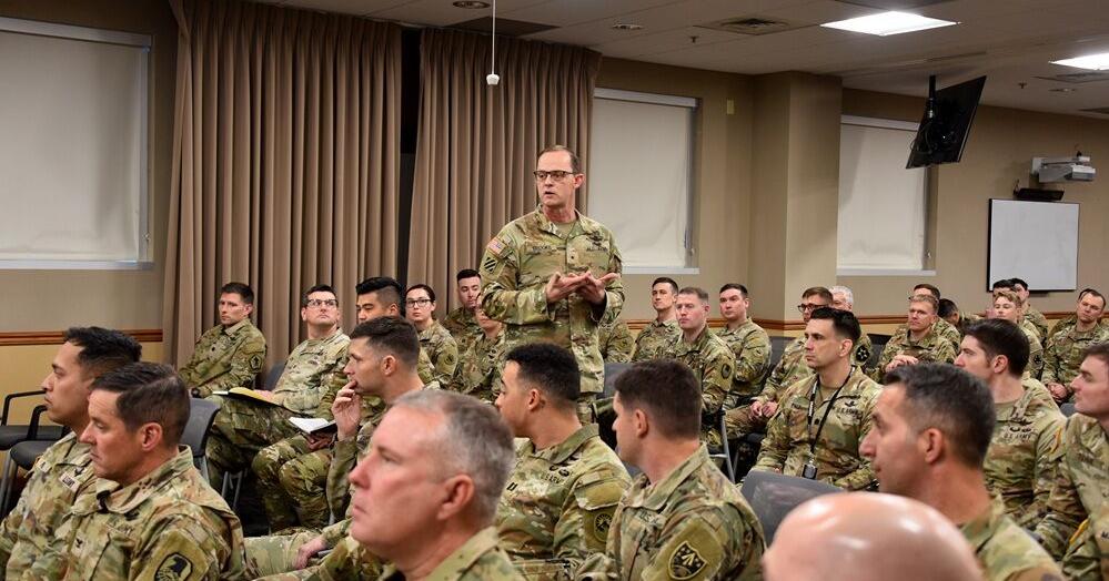 Army space professionals share knowledge during forum