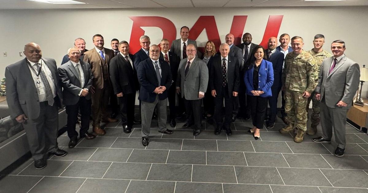 Defense acquisition students connect with senior leaders | Military ...