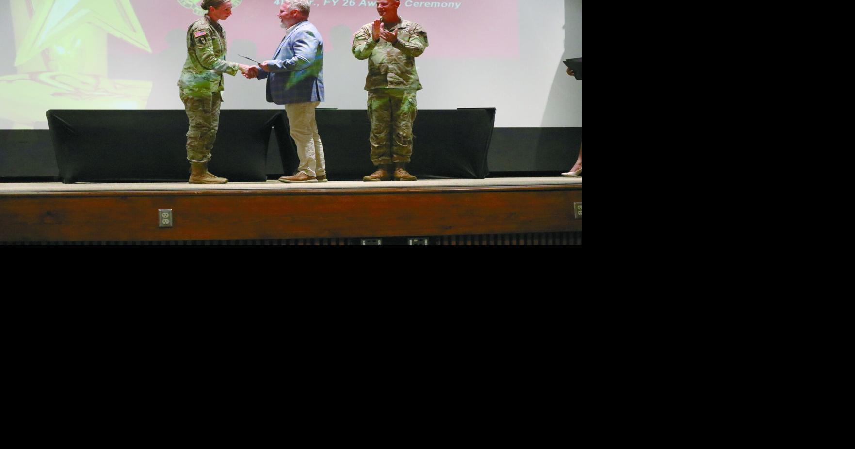 Garrison commander presents awards, thanks workforce