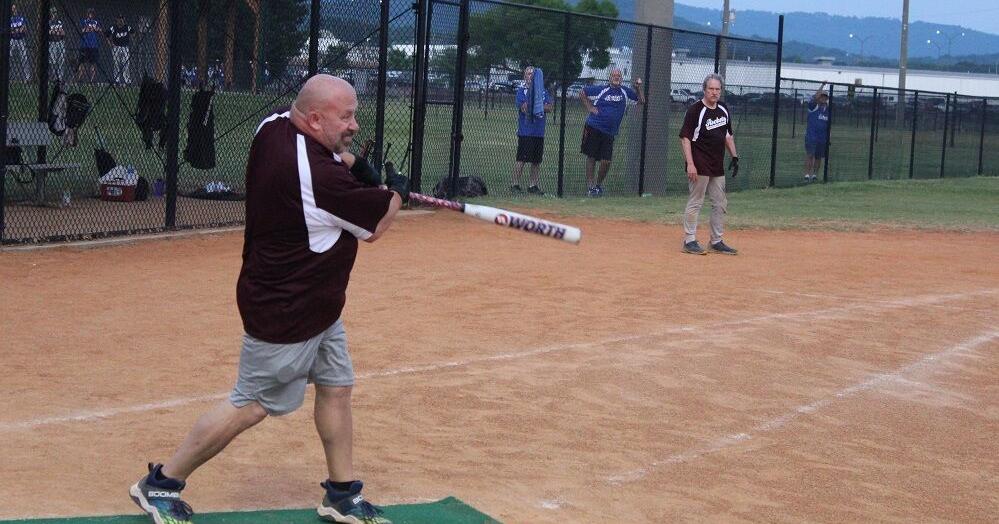 Gordon delivers game-winning hit for maroon seniors - Vimarsana News