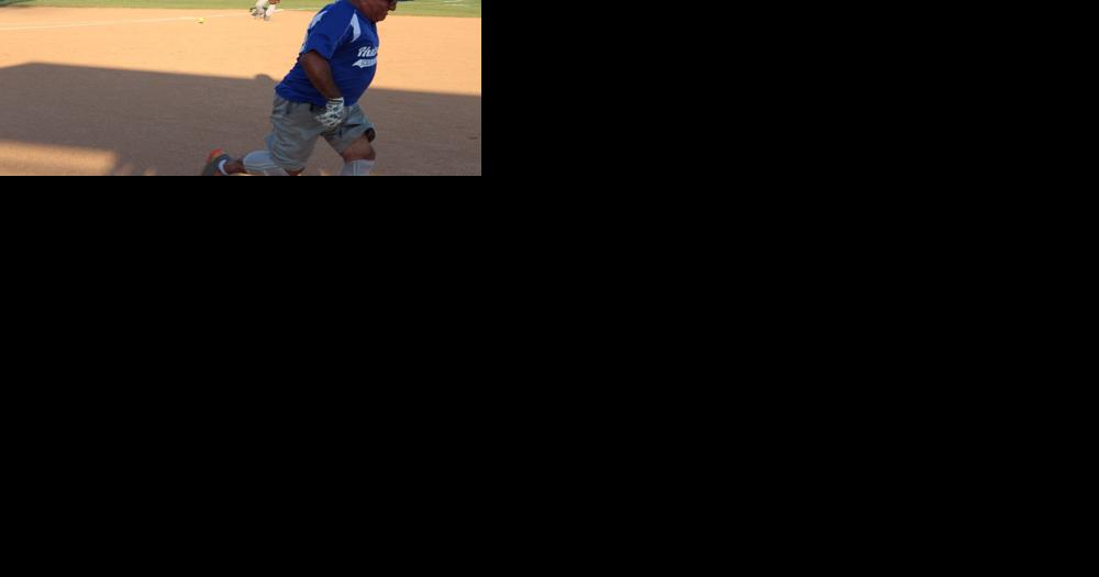 Blue team rides defense in senior recreational game - Vimarsana News