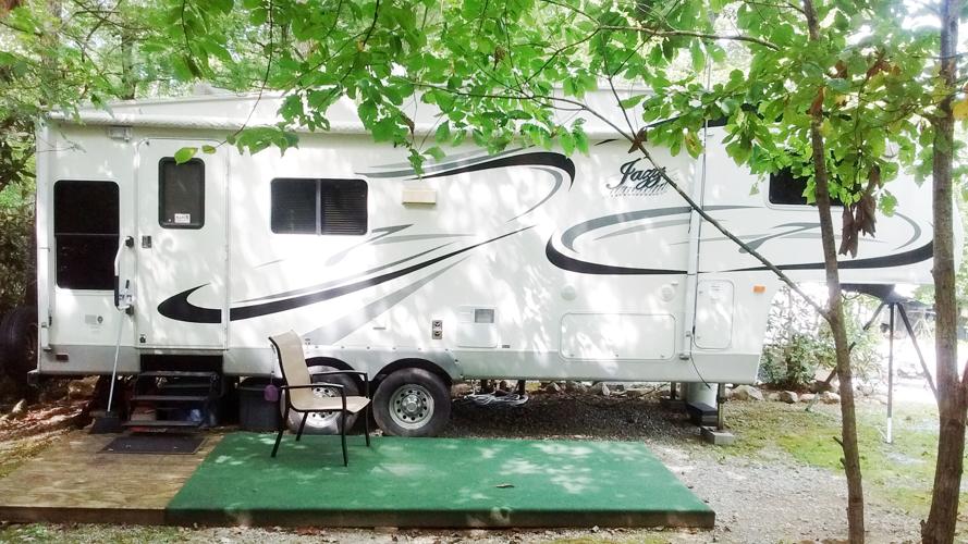 2007 Thor 5th wheel, 28', 10' slide out, great shape