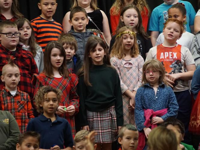 Hawkins Elementary celebrates holidays with Christmas concert | Arts