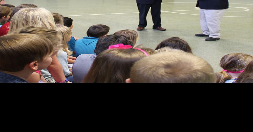 Cong. Roe, former Cong. Jenkins visit Mooresburg Elementary