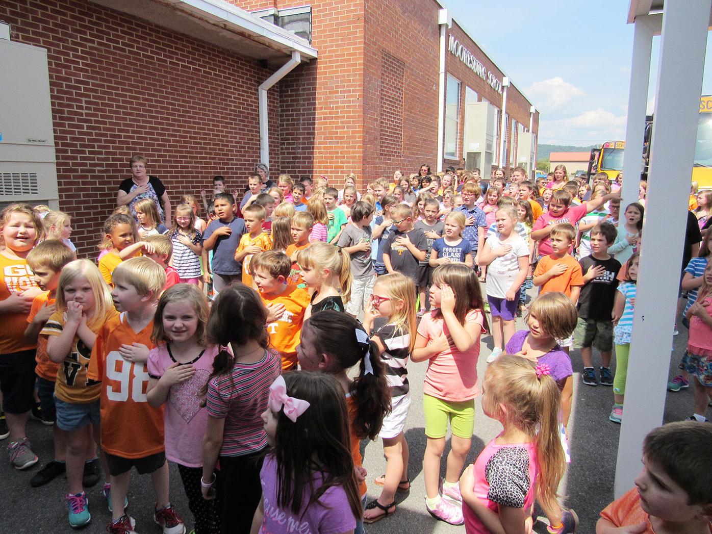 Mooresburg Students Take Part in National Anthem SingALong
