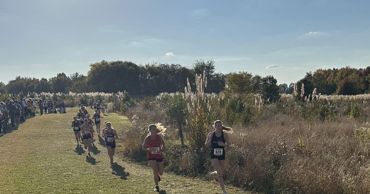 05 Anna Mae Boyd works her way through the pack