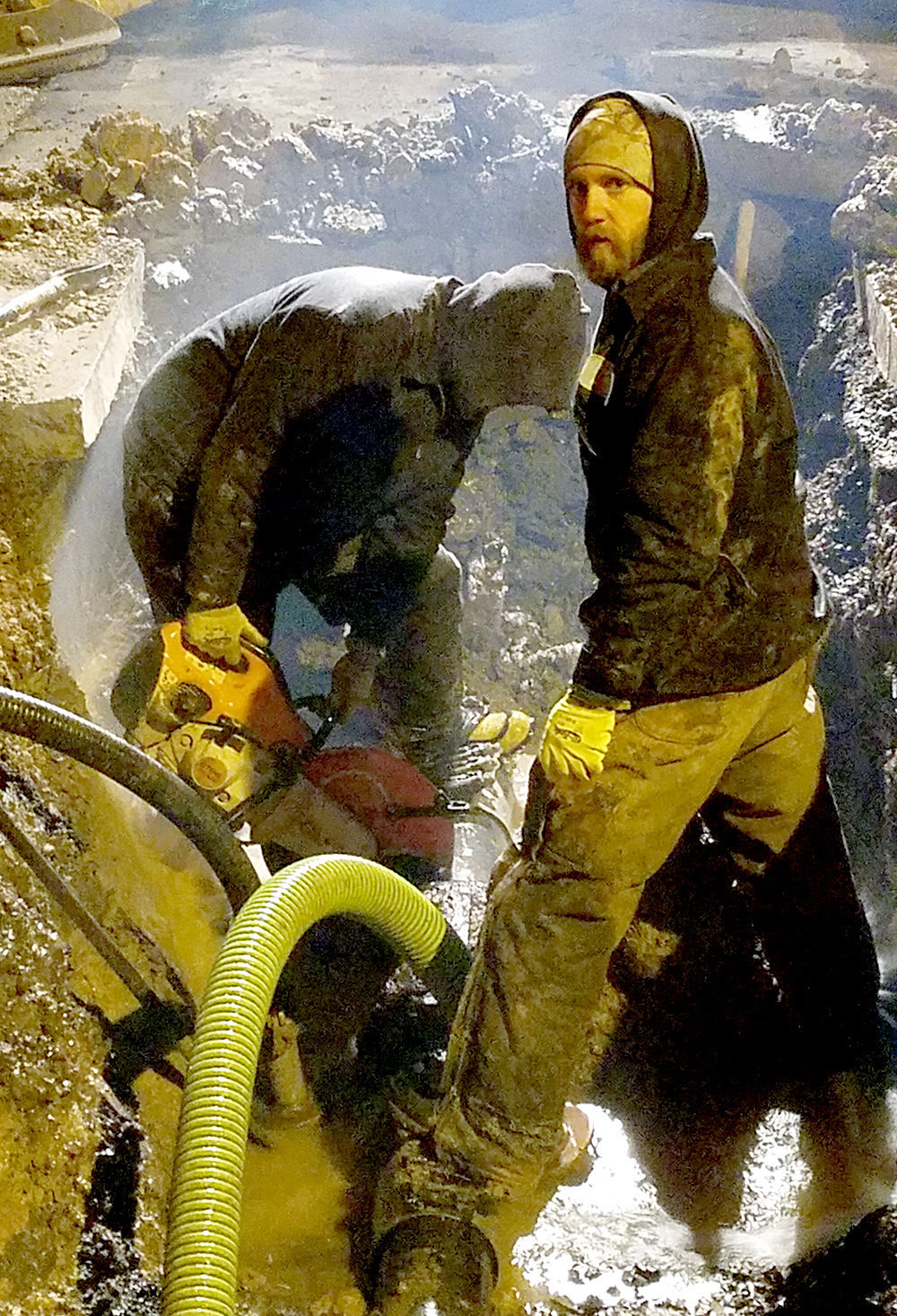 WATER DEPT. WORKS TO REPAIR MAINS IN SINGLEDIGIT TEMPS Rogersville