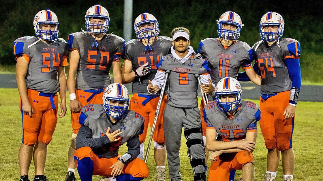 Volunteer High School Falcons 201819 football seniors Sports