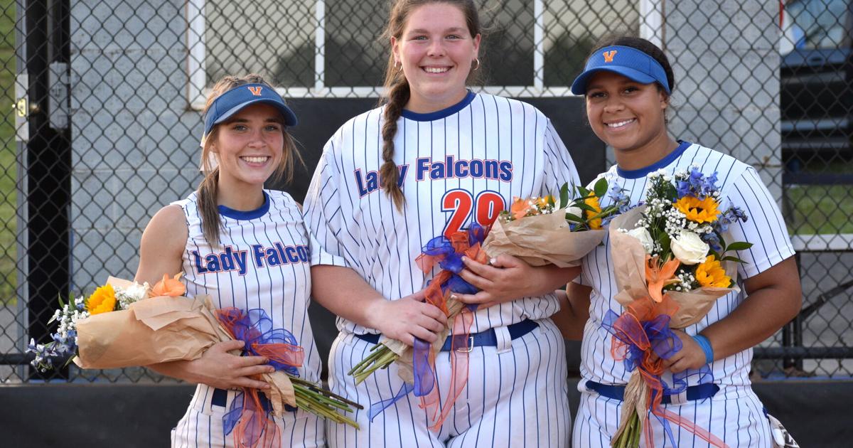 PHOTO GALLERY: Volunteer softball seniors
