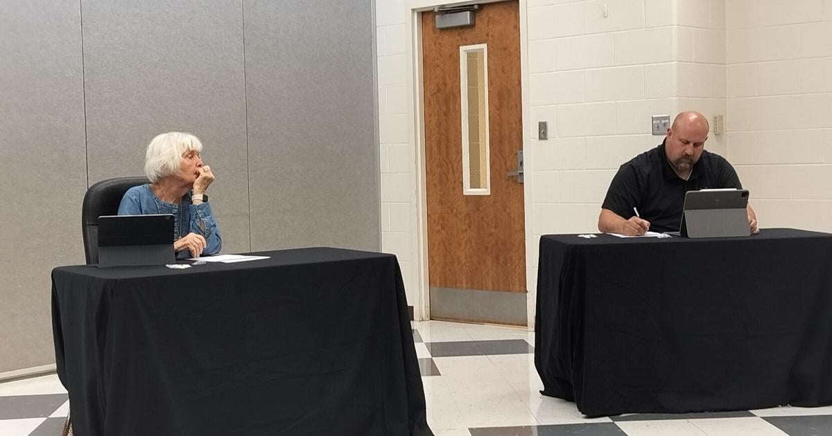 RCS board rehires teachers in brisk meeting
