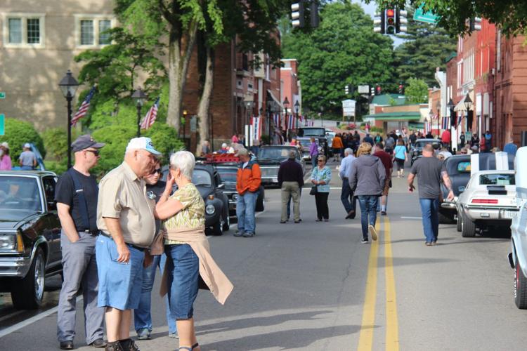 Hawkins Chamber of Commerce hosts first CruiseIn of season
