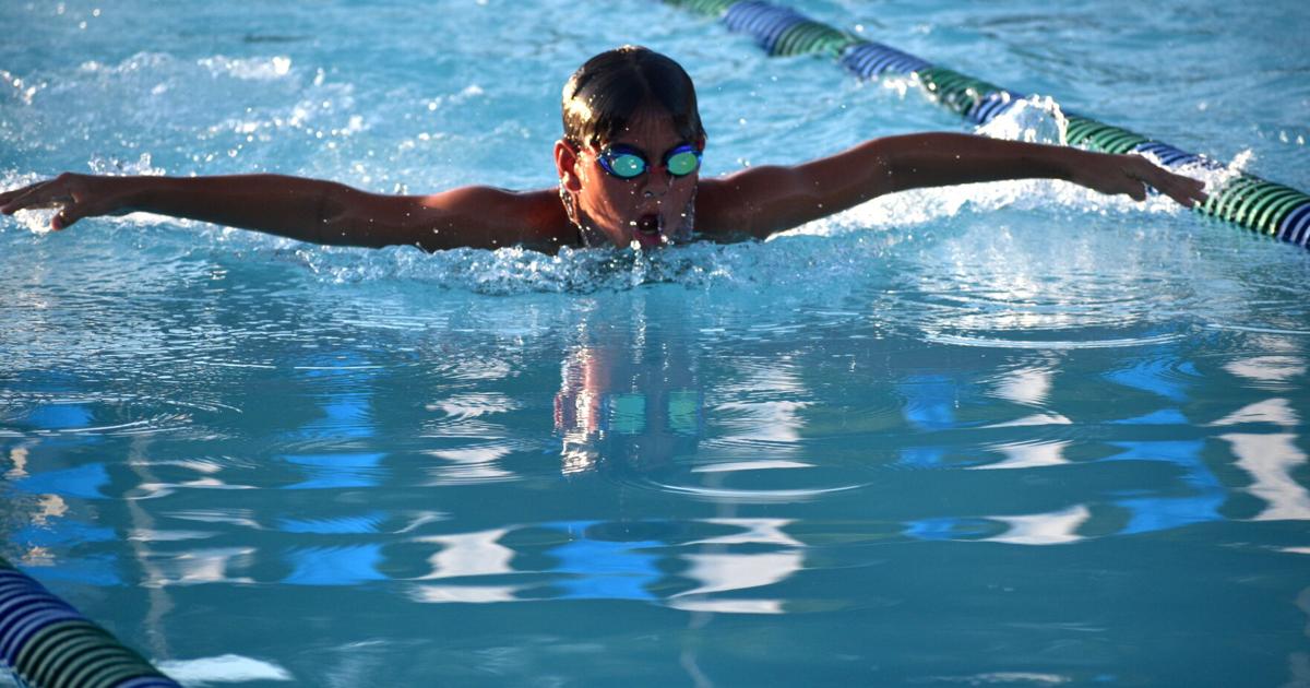 PHOTO GALLERY: Flying Fish edge Stingrays