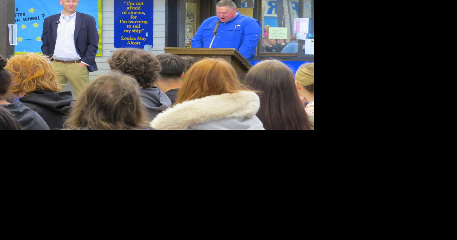 Oregon Secretary of State talks to Siuslaw Seniors