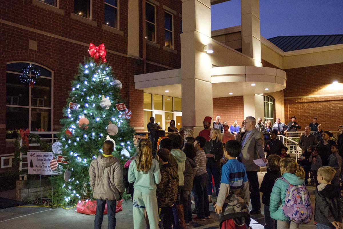 Carbondale hosts firstever holiday tree lighting ceremony Carbondale