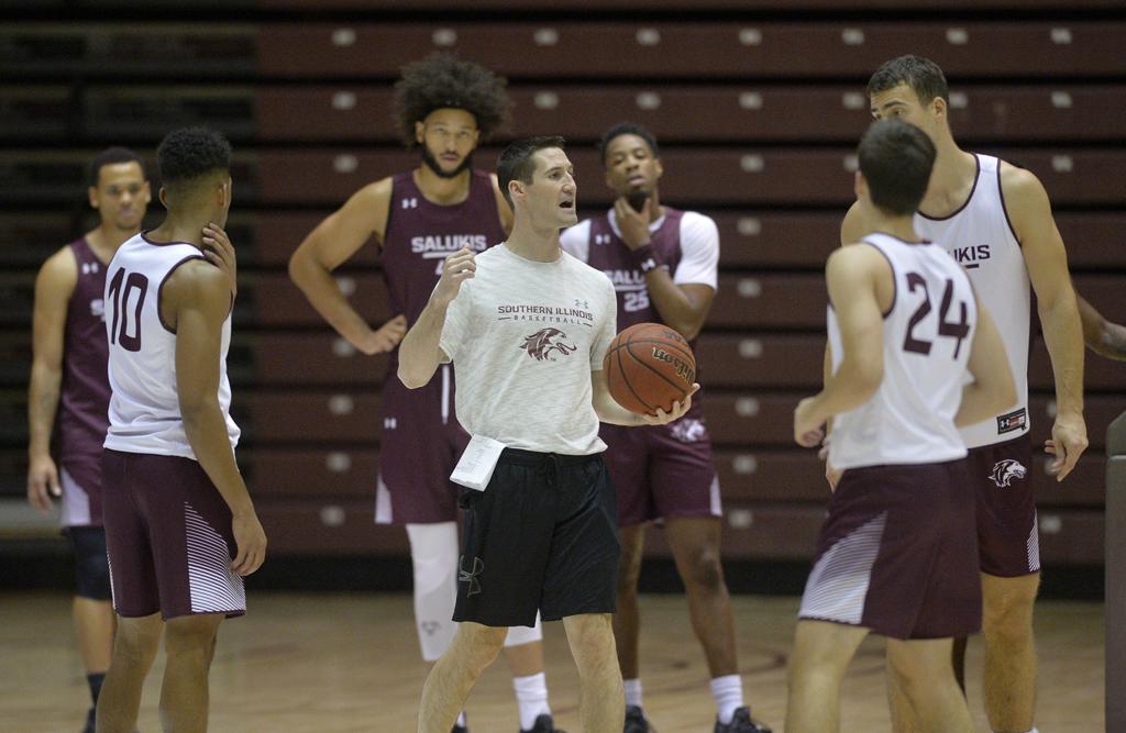 Siu Men S Basketball Salukis Ink Guards Banks Butler For 2020