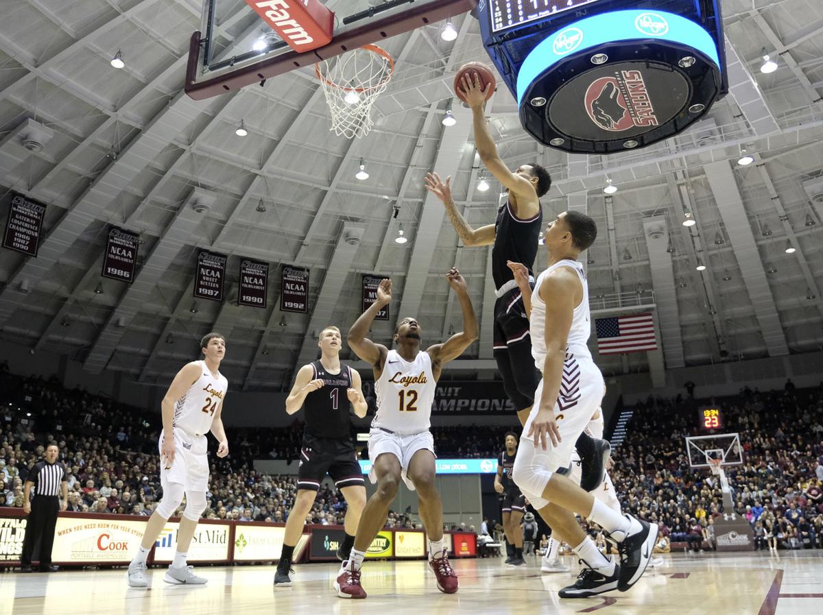Siu Men S Basketball Salukis Hang On For 68 63 Win Over Loyola