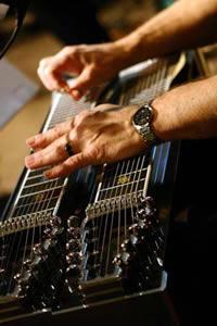 Steel guitars highlight Mount Vernon show