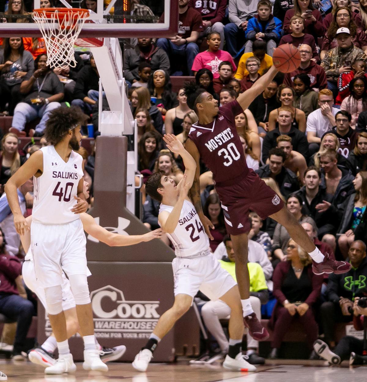Siu Men S Basketball Domask S Game Winner Lifts Salukis Over