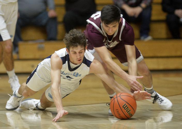Boys Basketball Pinckneyville downs SesserValier at the Benton