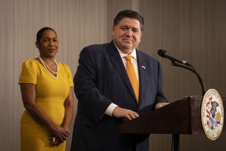 120722-illinois-signing