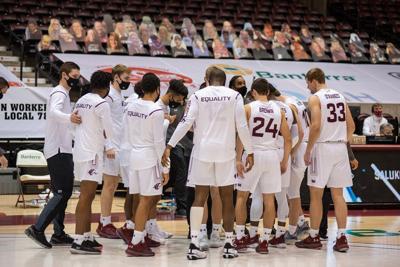 siu basketball salukis indiana state thesouthern huddles carbondale earlier season during team center game