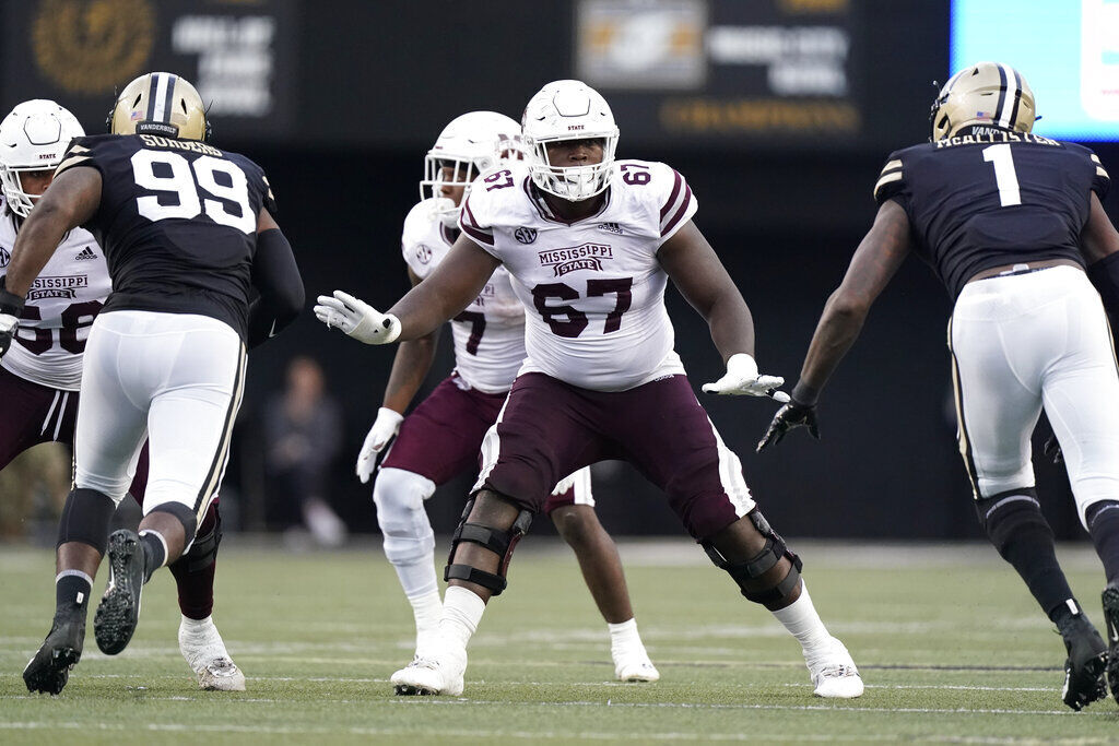 Ryan Jensen won't let Micah Parsons stroll through Bucs huddle