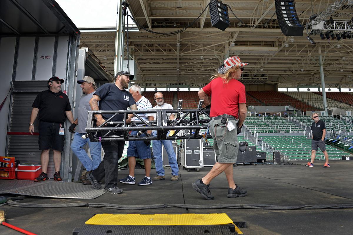 090217-nws-stagehands-duquoin-1.jpg