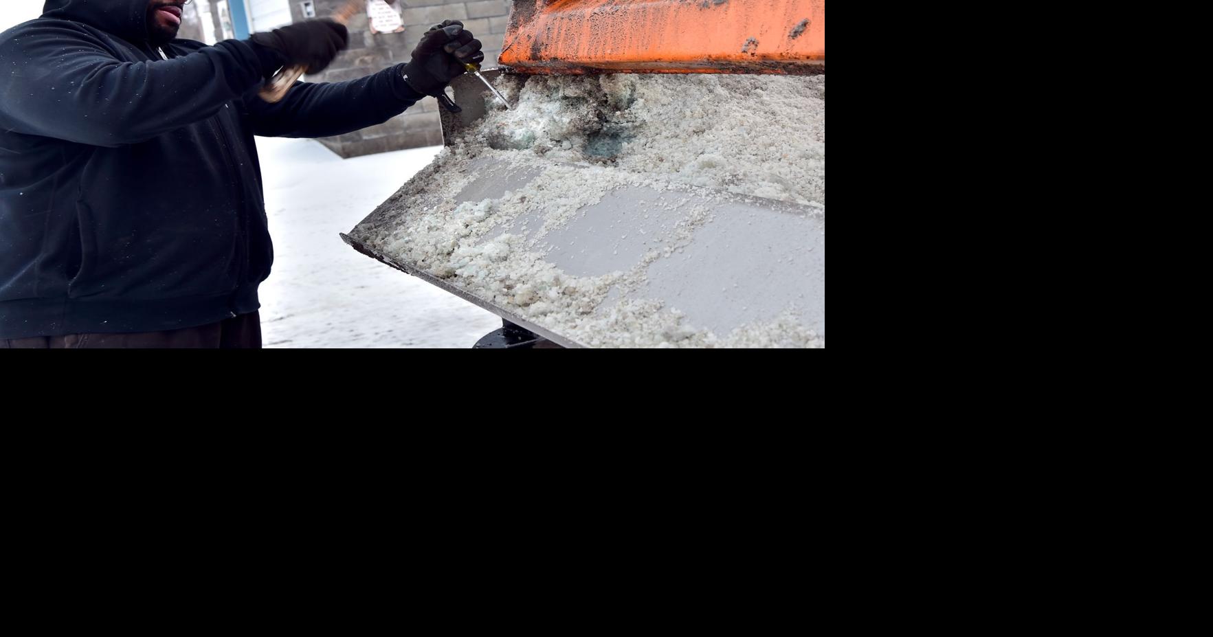 Southern Illinois road crews work to clear streets after winter storm ...