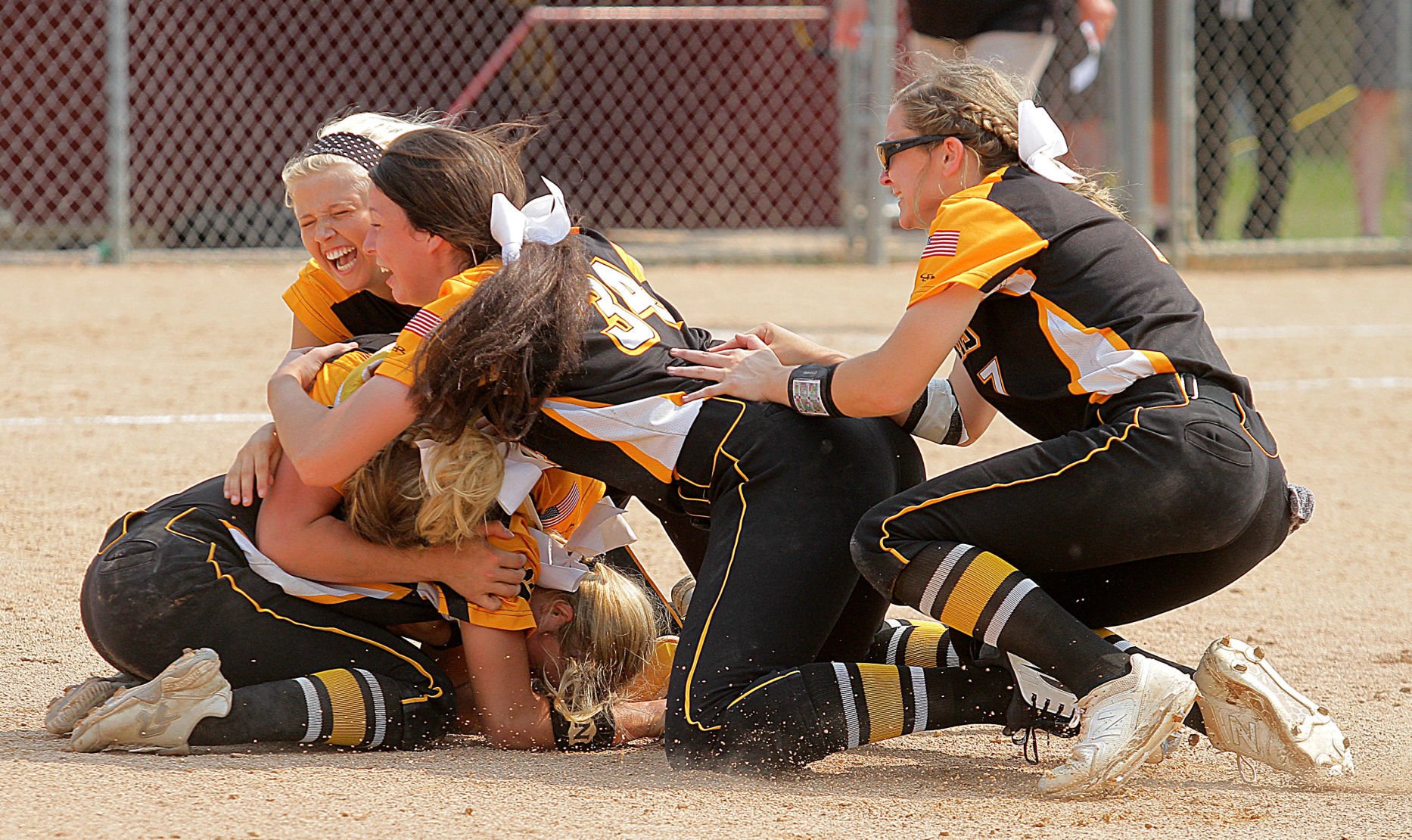 Prep Softball | Goreville Defeats Illini Bluffs To Win Class 1A State ...