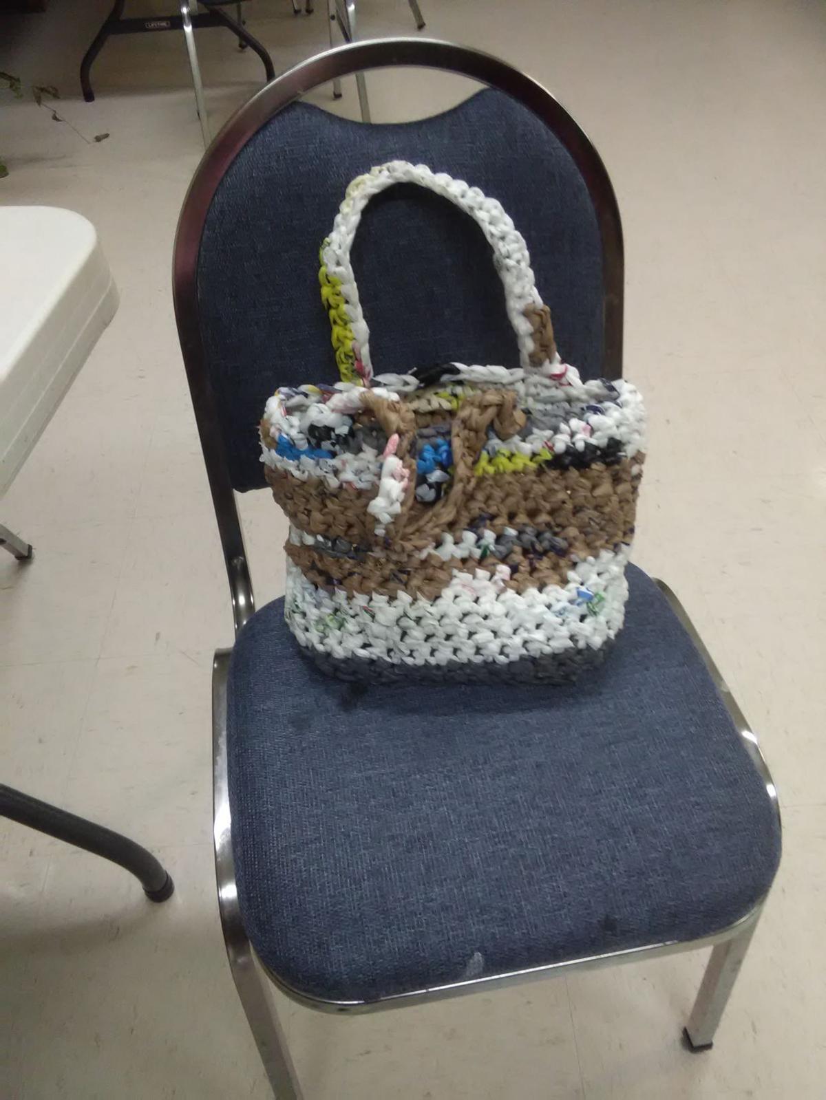 Group converts plastic bags into mats for homeless Carbondale