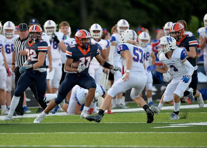 Prep Football Wakey leads Carterville past Nashville High School