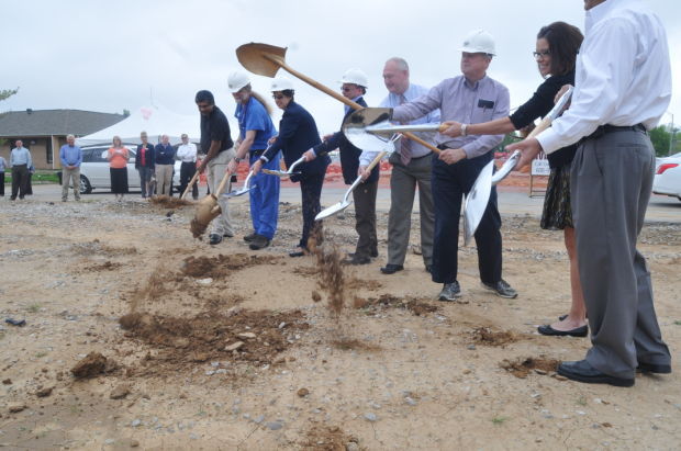 Heartland Womens Healthcare Breaks Ground On New Facility Carbondale Thesoutherncom