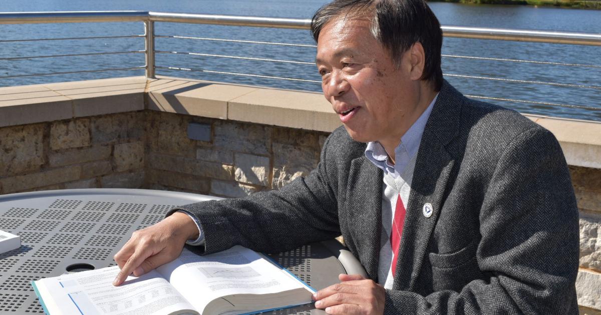 Faculty, friends crowdfund to cover indicted SIU professor's legal fees ...